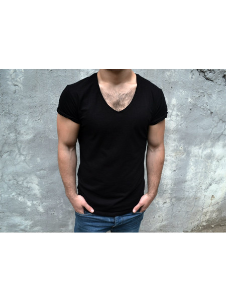 Футболка черная с V вырезом