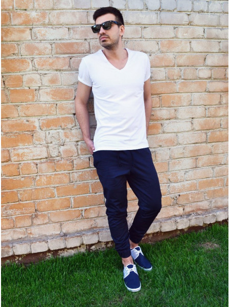 Футболка белая с V вырезом