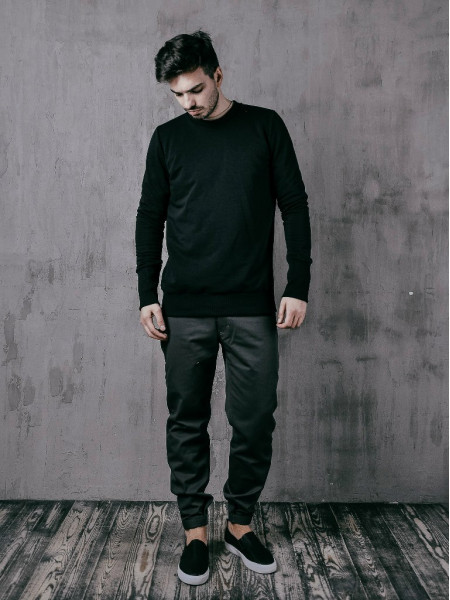 Свитшот на резинке черный