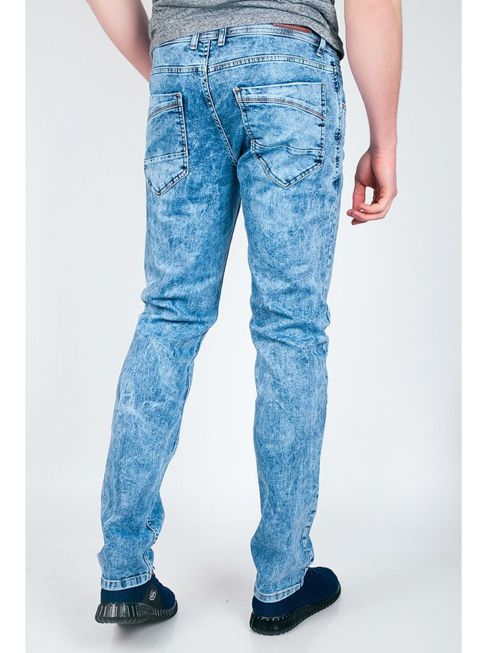 Голубые мужские джинсы купить. Голубые джинсы мужские. Джинсы светосиние мужские. Светло синие джинсы мужские. Светло голубые джинсы мужские.